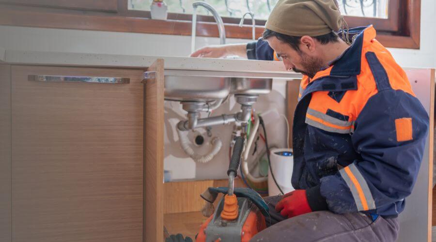 Expert burst pipe repair services in Salem, IL